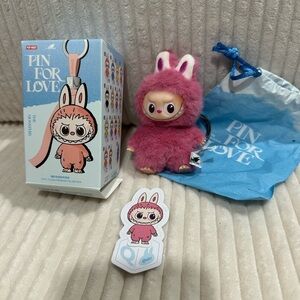 “Q” Pin For Love Series (L-Z) pink Labubu.PopMart.New. Box opened to verify.